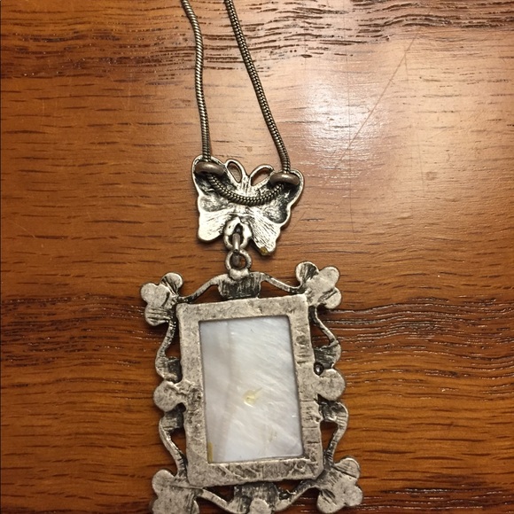 Y2K Vintage Resin Dried Flower Butterfly Necklace - Picture 4 of 6